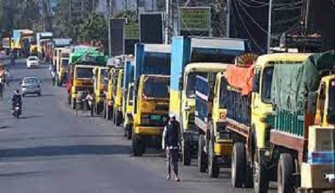 তেলের দাম না কমা পর্যন্ত ট্রাক-কাভার্ডভ্যান ধর্মঘট চলবে
