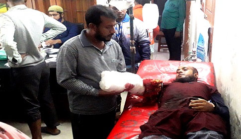 লোহাগড়ায় বোমা বিস্ফোরণে হাত উড়ে গেছে আ.লীগ নেতার 