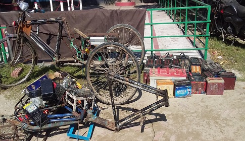 চোরাই অটোভ্যান ও চার্জার ব্যাটারীসহ দুইজন গ্রেফতার