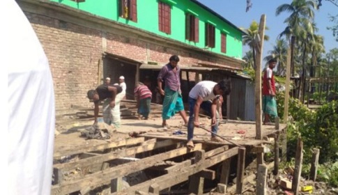গলাচিপায় অবৈধ স্থাপনা উচ্ছেদে প্রশাসনের অভিযান 