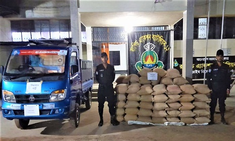 টাঙ্গাইলে খাদ্যবান্ধব কর্মসূচির ৭৩ বস্তা চালসহ গ্রেফতার ২