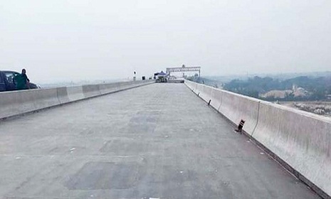 শুরু হয়েছে পদ্মা সেতুর সড়ক পথের কার্পেটিং