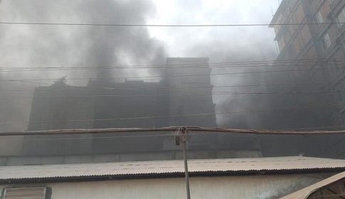 গাজীপুরে পোশাক কারখানায় আগুন