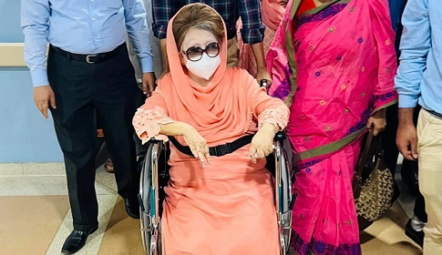 খালেদা জিয়া প্রচণ্ড অসুস্থ, বিদেশ নেওয়া জরুরি : ফখরুল