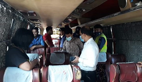 বাসে তরুণীকে পর্নো ভিডিও দেখিয়ে শ্রীঘরে যুবক