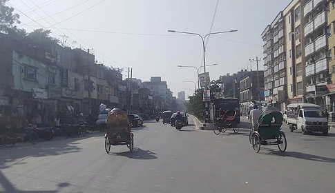 মোবাইল কোর্টের খবরে রাস্তায় কমিয়ে দেওয়া হলো বাস, বিপাকে যাত্রীরা