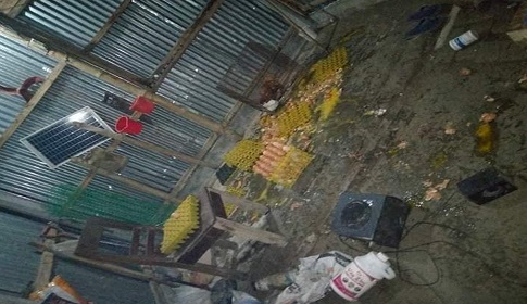 রাজারহাটে হিন্দু সম্প্রদায়ের বাড়ি ও পোল্ট্রি খামারে হামলা ভাংচুর লুটপাট