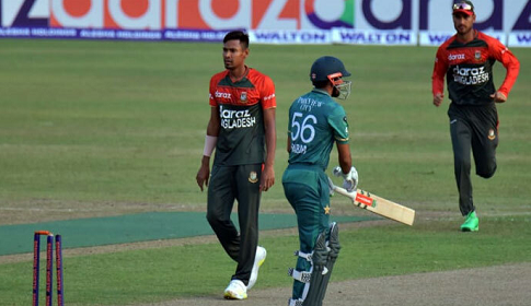 বড় ব্যবধানে বাংলাদেশকে হারালো পাকিস্তান