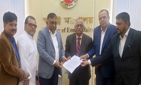 খালেদা জিয়াকে বিদেশে পাঠাতে স্বরাষ্ট্রমন্ত্রীকে ৫ দলের স্মারকলিপি