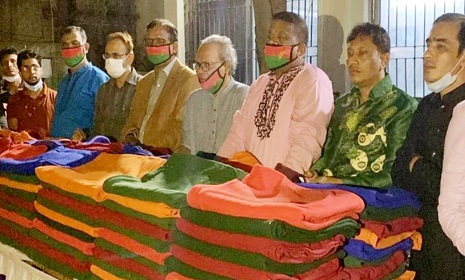 খালেদা জিয়ার সুস্থতা কামনায় রিজভীর শীতবস্ত্র বিতরণ