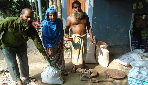 মধুখালীর আড়পাড়া ইউনিয়নে কৃষকদের মাঝে সার ও বীজ বিতরণ