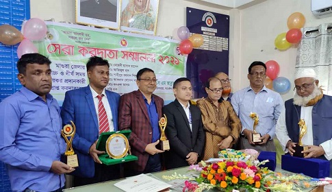 মাগুরায় শ্রেষ্ঠ ৭ করদাতাকে সম্মাননা প্রদান  
