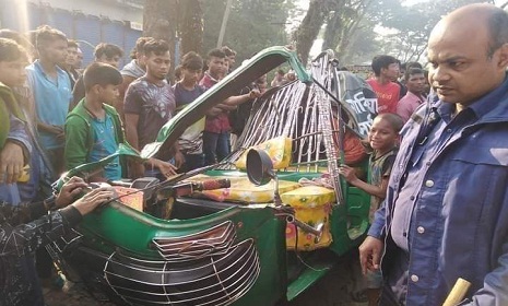 কচুয়ায় বাস-সিএনজি সংঘর্ষ, ৩ শিক্ষার্থী নিহত