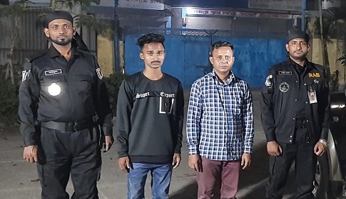 সাংবাদিক পরিচয়ে গাঁজা পাচারকালে দুই মাদক কারবারি আটক