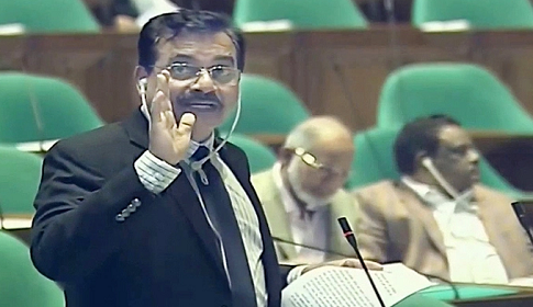 পাকিস্তানি সমর্থকদের পক্ষে কথা বলায় সংসদে তোপের মুখে হারুন