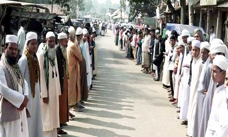 টাঙ্গাইলে অশ্লীল নৃত্য, মাদক ও জুয়ার আসর বন্ধের দাবিতে মানববন্ধন