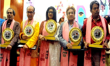 বগুড়া লেখক চক্র সম্মাননা পেলেন ৫ বিশিষ্টজন