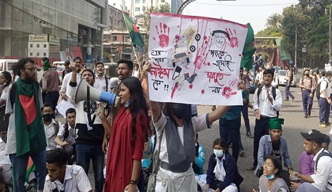 ‘হাফ পাস না নিলে, কেমনে দেখি বাস চলে’