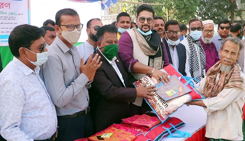 নওগাঁয় শীতবস্ত্র বিতরণ