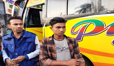 সাতক্ষীরায় বাস দুর্ঘটনায় পরিবহন শ্রমিক জখম