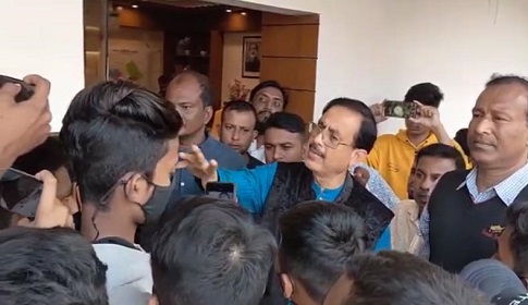 পরীক্ষায় কৃতকার্য হয়েও পরবর্তী ক্লাশে ভর্তি হতে পারছে না শিক্ষার্থীরা!