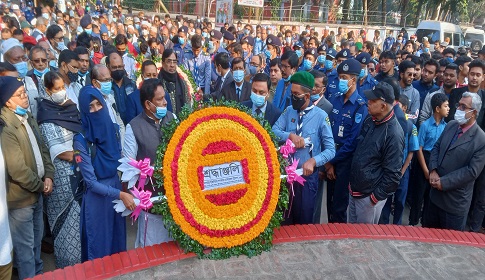 শহীদ বুদ্ধিজীবী দিবসে ফরিদপুরের স্বাধীনতা মঞ্চে সর্বস্তরের মানুষের শ্রদ্ধার্ঘ্য