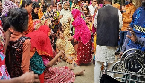 সান্তাহারে প্লাস্টিক কারখানায় অগ্নিদগ্ধে নিহত পাঁচ শ্রমিকের মরদেহ হস্তান্তর