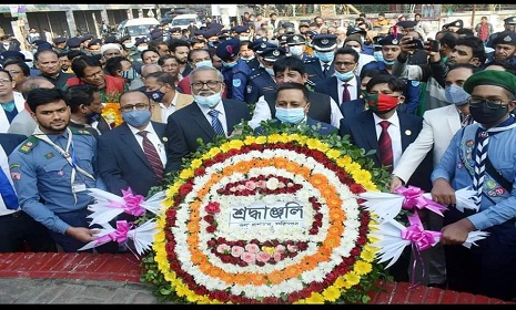 মহান বিজয় দিবস উপলক্ষে হাজারো মানুষের শ্রদ্ধার্ঘ্য অর্পণ