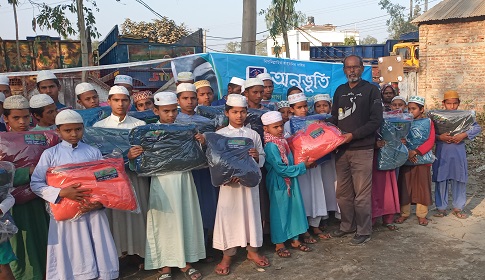 পঞ্চগড়ে অনুভূতির শীতবস্ত্র বিতরণ