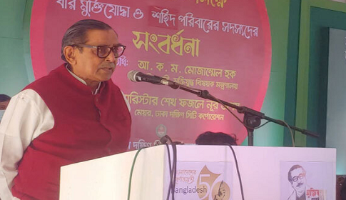 দুর্নীতি বিজয়ের ফসলকে খেয়ে ফেলছে : মেনন