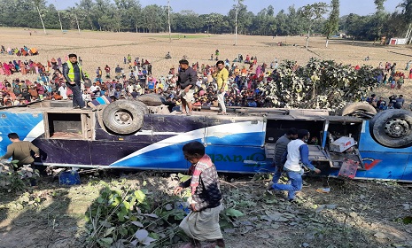 সিরাজগঞ্জের সলঙ্গায় সড়ক দুর্ঘটনায় নারীসহ নিহত ৫