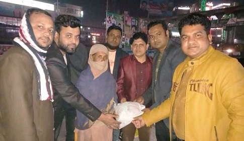সোনারগাঁয়ে শীতবস্ত্র নগদ অর্থ ও মিষ্টি বিতরণ করলেন গ্র্যাজুয়েট ফাউন্ডেশন