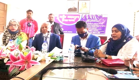 সোনারগাঁয়ে বাকপ্রতিবন্ধী ও ক্যান্সার রোগীদের মাঝে চেক বিতরণ