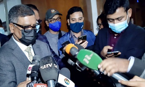 ওমিক্রন মোকাবিলায় আসছে ‘বিধিনিষেধ’