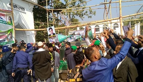 কক্সবাজারে ১৪৪ ধারা ভেঙে বিএনপির মহাসমাবেশ ভঙ্গ করেছে পুলিশ