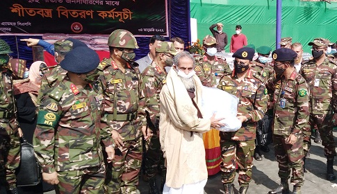 লোহাগড়ায় পৈত্রিক ভিটা ঘুরে দেখলেন সেনা প্রধান