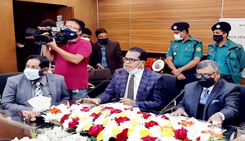 গণপরিবহন চলবে অর্ধেক যাত্রী নিয়ে, কমছে দোকান-শপিংমল খোলার সময়