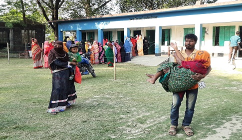 মদনে পৃথক সংঘর্ষে আহত ১৫, ব্যালট পেপার ছিনতাইয়ের চেষ্টা