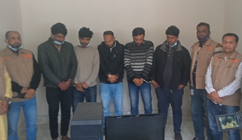 ফরিদপুরে ডিবি পুলিশের অভিযানে পাসপোর্ট অফিসের ৫ দালাল আটক