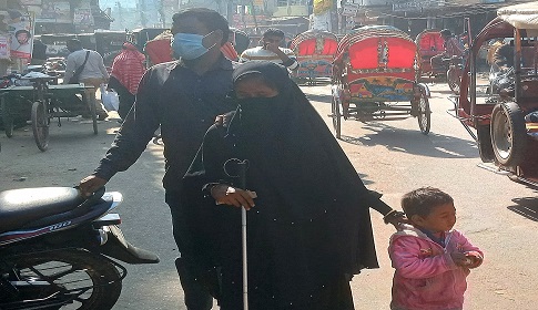 দৃষ্টি প্রতিবন্ধী ফাহিম-ফারজানা দম্পতির জীবন চলছে ভিক্ষা করে