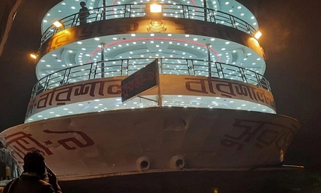 চাঁদপুরে মেঘনা নদীতে যাত্রীবাহী লঞ্চে অগ্নিকাণ্ড