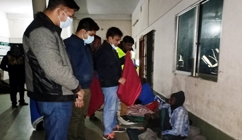 মধুখালীতে জেলা ও থানা পুলিশের উদ্যোগে শীতবস্ত্র বিতরণ