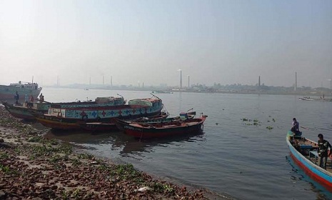 নারায়ণগঞ্জে ট্রলারডুবি, ভেসে উঠলো ৪ জনের মরদেহ