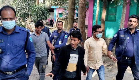 পেটের ভেতর করে ইয়াবা পাচার, আটক ৩