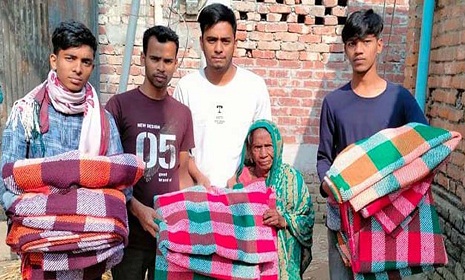 সান্তাহারে ৫০ দুস্থ ও অসহায়ের মাঝে আর্থিক সহায়তা ও কম্বল বিতরণ