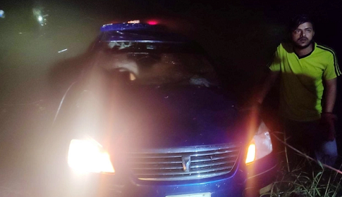 সোনারগাঁয়ে প্রাইভেটকার খাদে পড়ে পুলিশের দুই এসআই নিহত