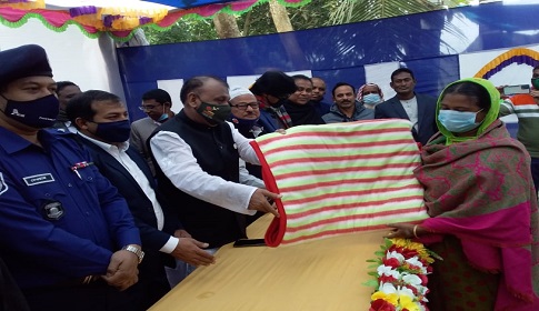 কেন্দুয়ায় প্রধানমন্ত্রীর বিশেষ উপহারের ৪৫০টি কম্বল বিতরণ