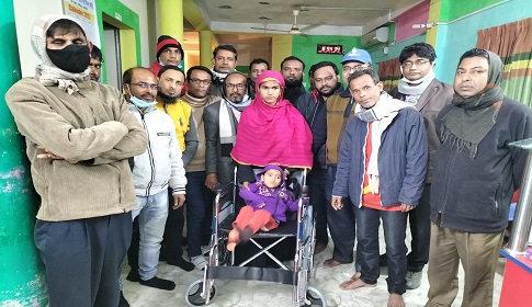 গৌরীপুরে প্রতিবন্ধীকে এসএসসি-৯২ ব্যাচের হুইল চেয়ার প্রদান