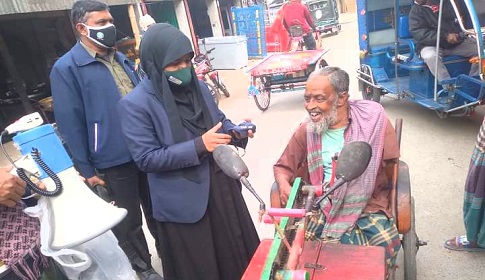 সালথায় করোনা প্রতিরোধে মাঠে নেমেছেন ইউএনও