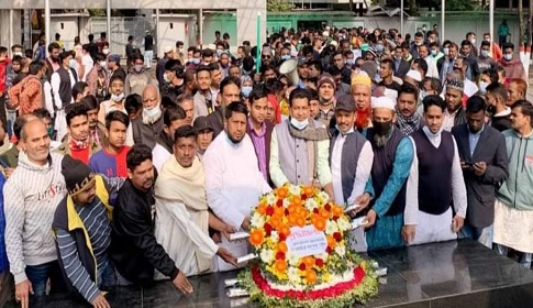 আওয়ামী মোটর চালক লীগের ১৮ তম প্রতিষ্ঠাবার্ষিকীতে জাতির জনকের প্রতিকৃতিতে শ্রদ্ধা